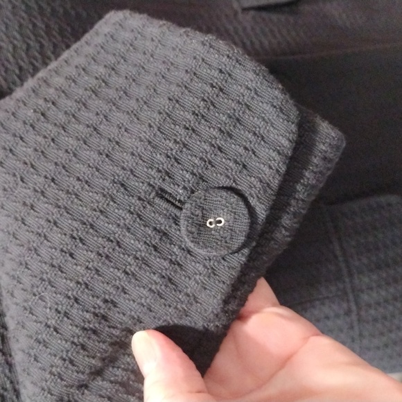 Ann Taylor black cotton blend pink satin lined blazer. Size 8 - Picture 6 of 12